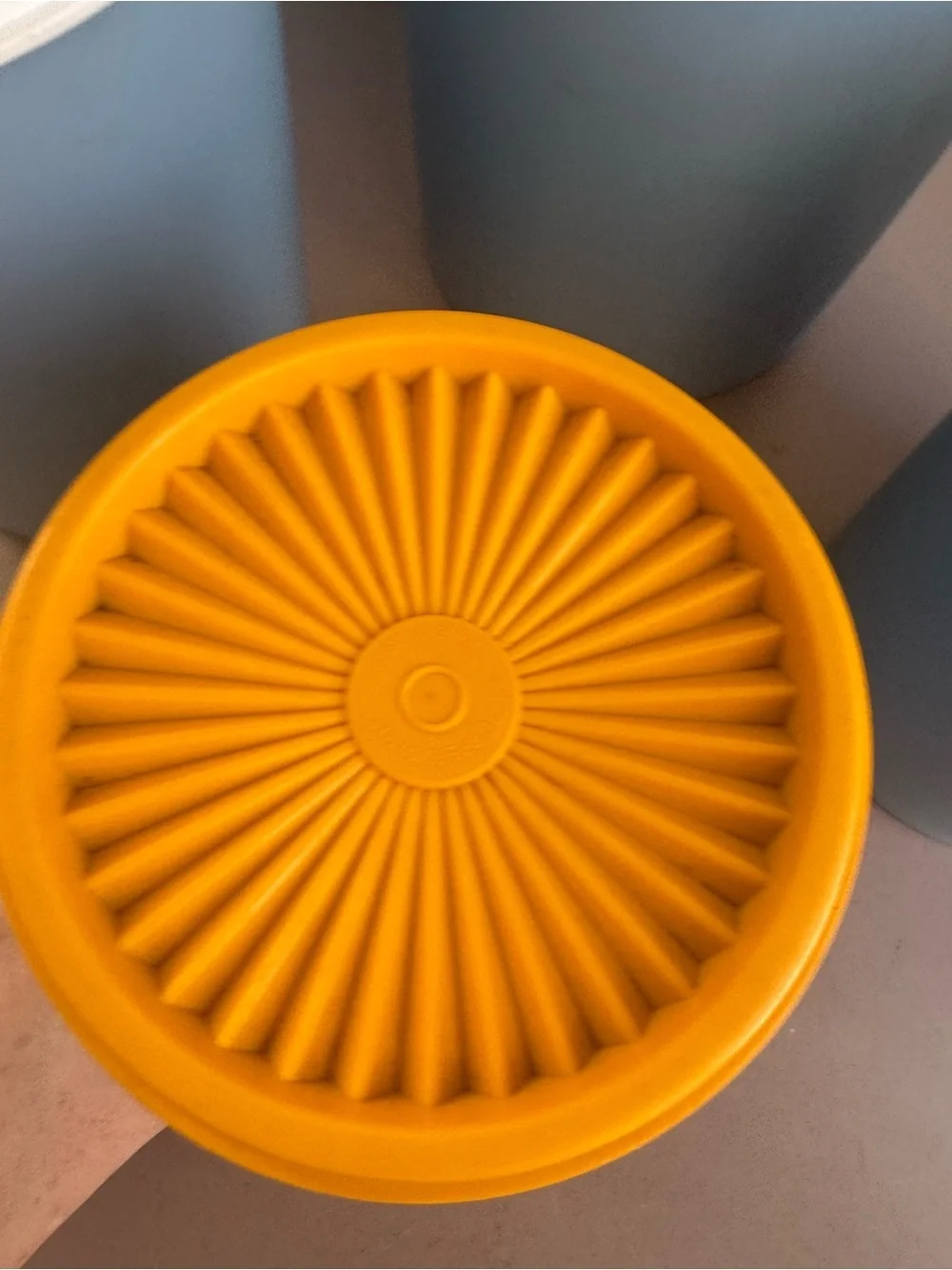 Tupperware set canisters